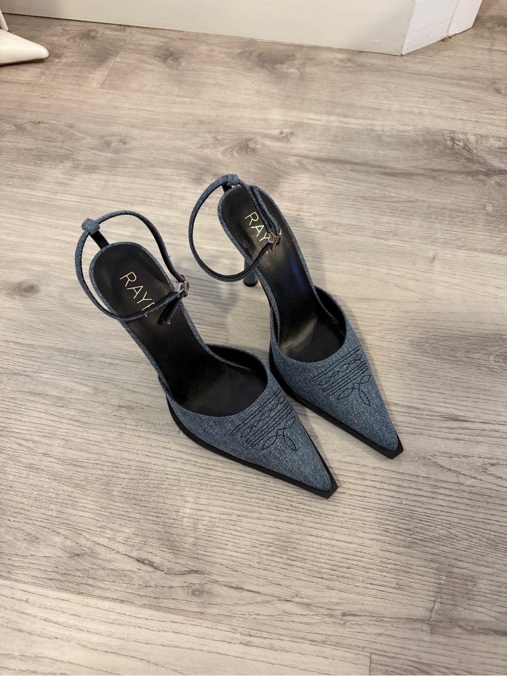 Raye heels - Picture 2 of 4